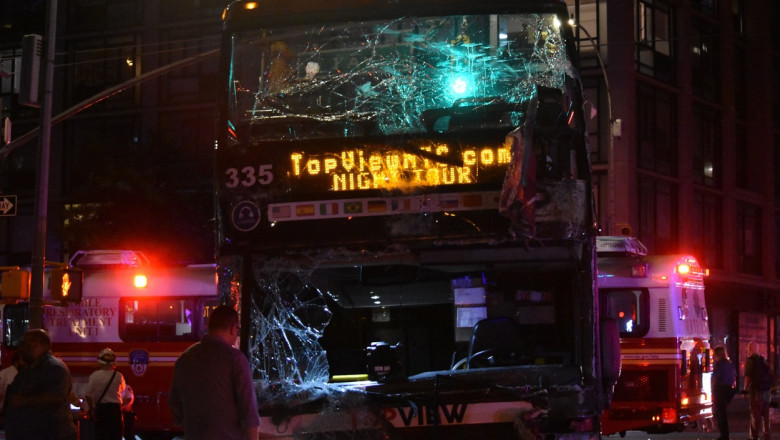 Photo of foto | Accident grav în New York: Peste 80 de persoane au fost rănite după ce două autobuze s-au ciocnit